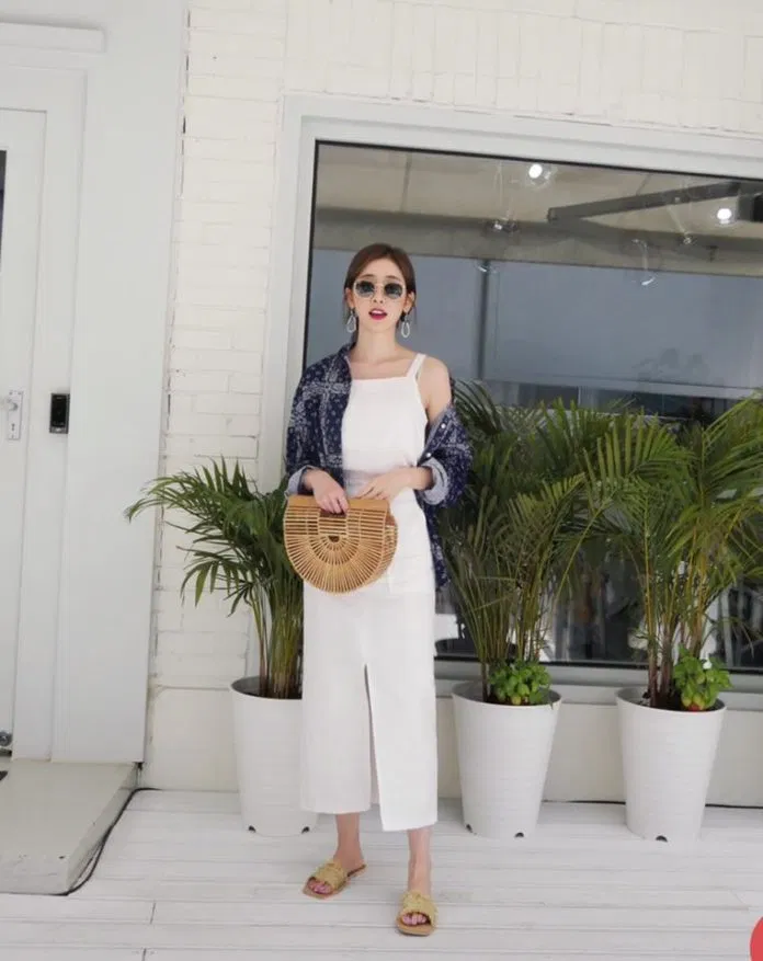 Chân váy xẻ tà trước