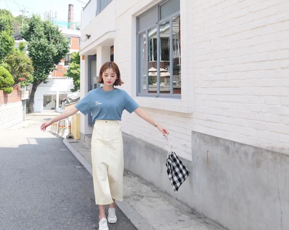 Chân váy xẻ tà trước