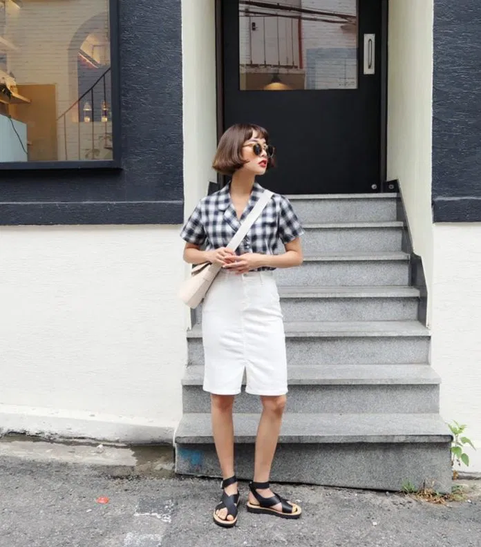 Chân váy xẻ tà trước