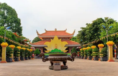 Chùa hoằng pháp