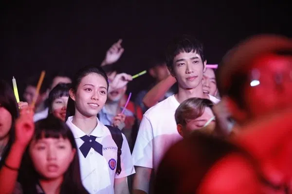 Thanh Xuân Ơi, Chào Em - tương lai là gì không quan trọng, hãy cứ sống hết mình cho hiện tại CBIZ Lưu Dĩ Hào Our times phim điện ảnh về Thanh xuân phim hoa ngữ 2018 Phim thanh xuân Take Me To The Moon Thanh Xuân Ơi Chào Em Tống Vân Hoa