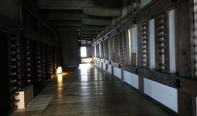 Hành lang bên trong lâu đài