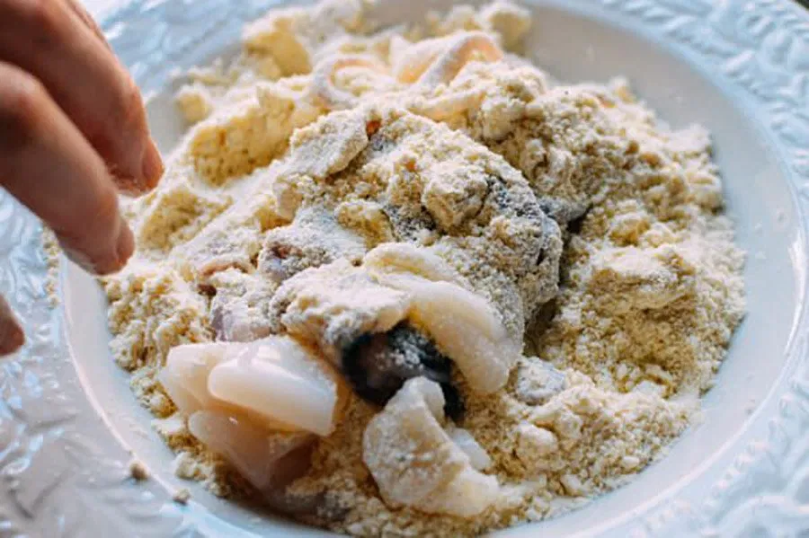 tẩm bột chiên mực
