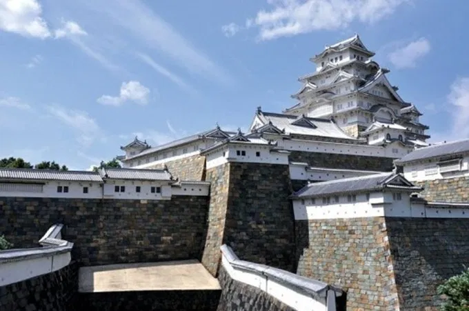 Nền móng của tòa thành