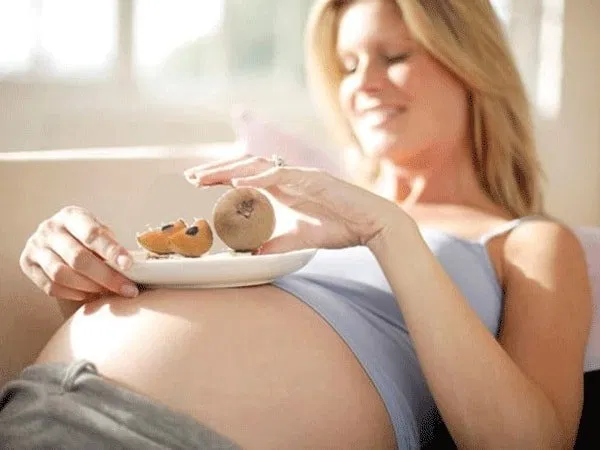 Bà bầu nên ăn hồng xiêm