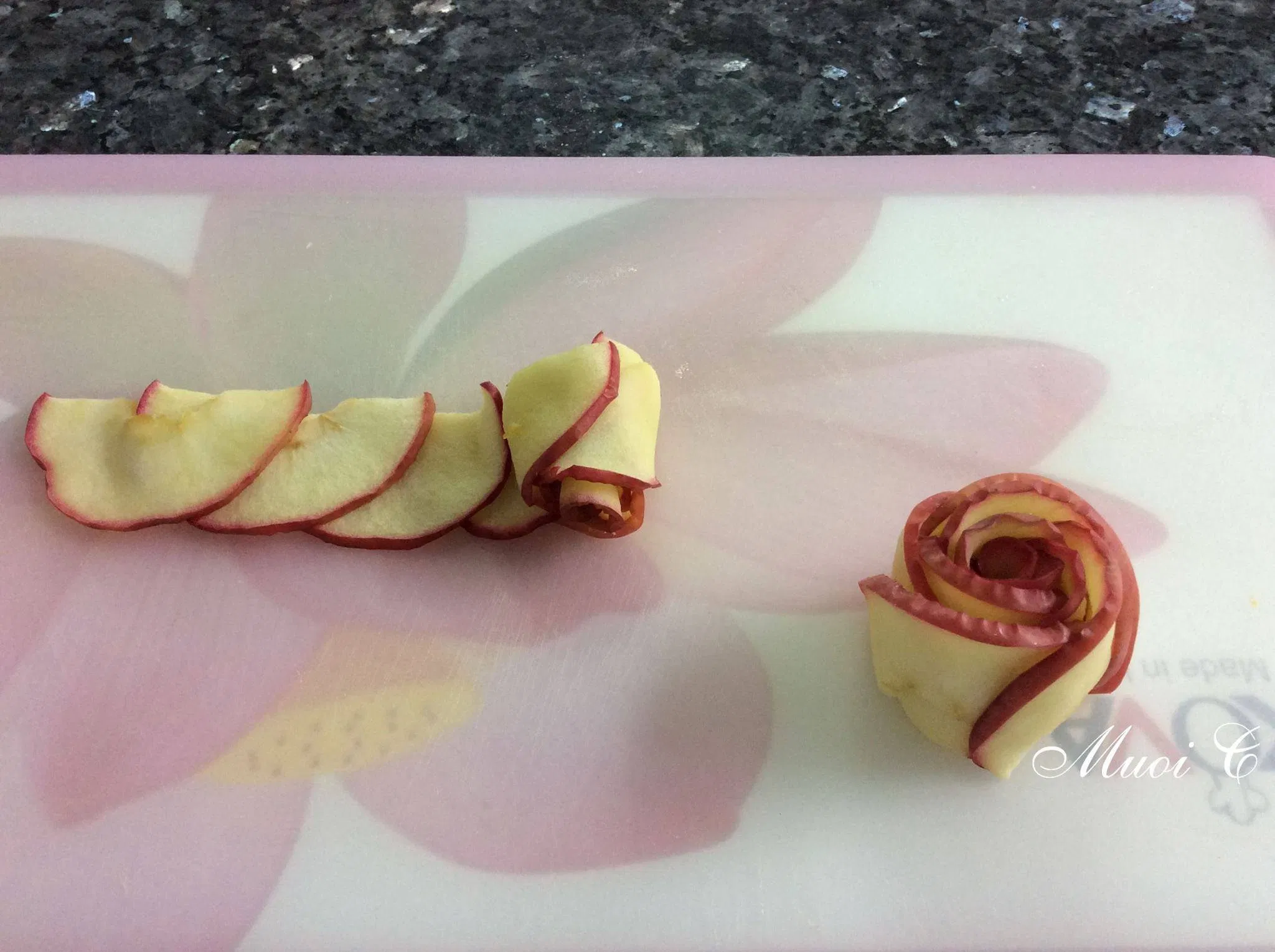 Bánh táo hoa hồng