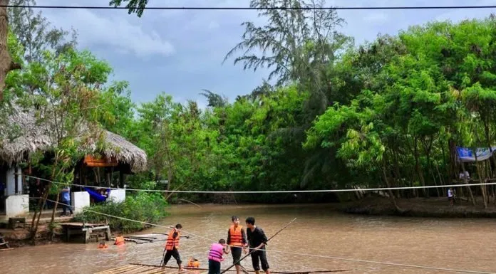 chèo bè nổi