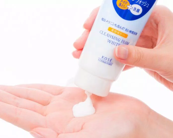 Review sữa rửa mặt trắng da Kosé Cosmeport Softymo Cleansing Foam White -  BlogAnChoi