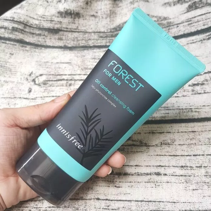 Innisfree Forest For Men Oil Control Cleansing Foam là một lựa chọn hợp lý cho các chàng trai da dầu. (ảnh: Internet) Innisfree Forest For Men Oil Control Cleansing Foam là một lựa chọn hợp lý cho các chàng trai da dầu. (ảnh: Internet)