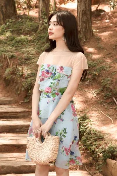 Đầm đẹp đi đám cưới