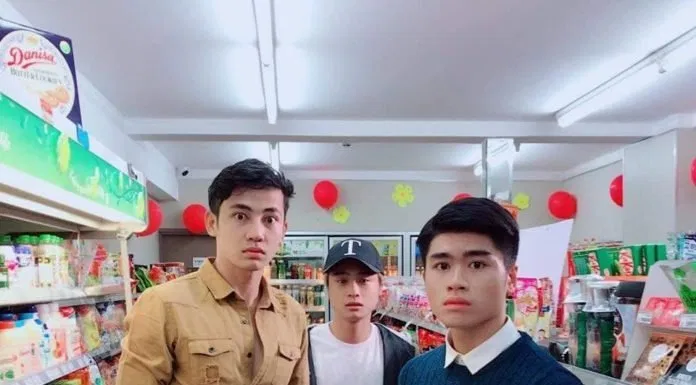 Những chàng trai sân cỏ