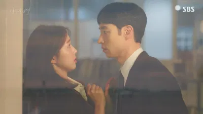Trong một Han Yeo Reum tưởng như vô lo vô nghĩ dường như còn chứa đựng một quá khứ đau buồn. (Ảnh: Internet)
