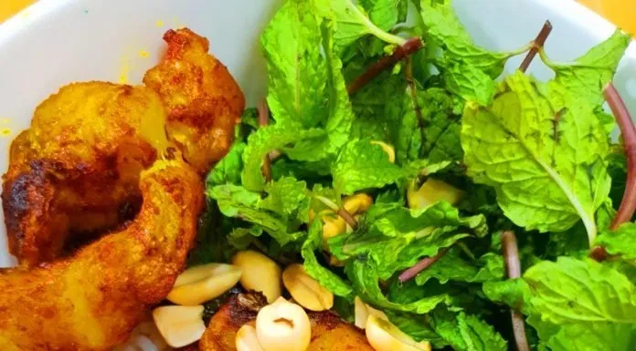Bún cá trộn