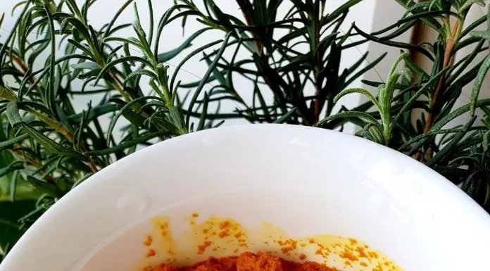 Gừng và nghệ xay nhuyễn