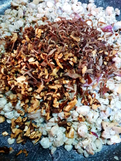 Xào thịt hến cùng với mộc nhĩ và nấm hương (Nguồn : BlogAnChoi) Xào thịt hến cùng với mộc nhĩ và nấm hương (Nguồn : BlogAnChoi)