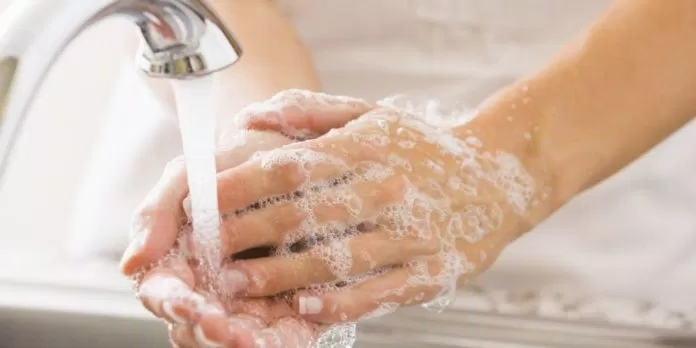 Rửa tay đúng cách giúp bảo vệ da tay.  (Nguồn: Internet)