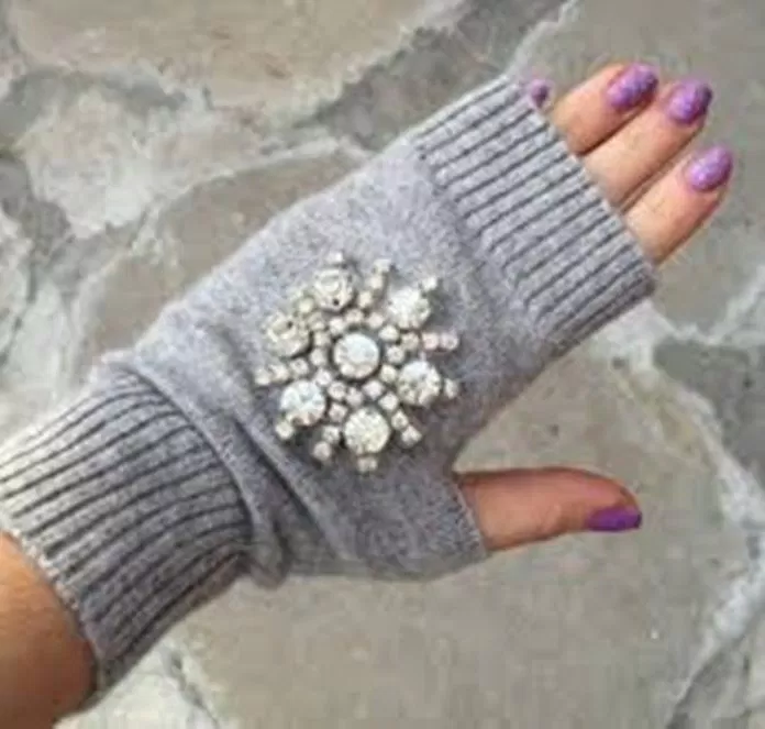 Đeo găng tay khi trời lạnh giúp bảo vệ đôi tay. (Nguồn: Internet)