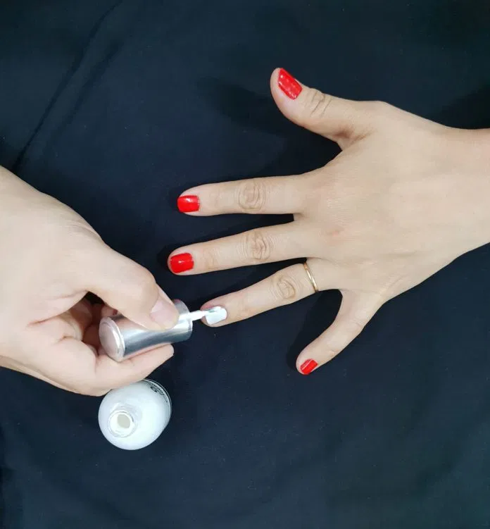 hướng dẫn sơn móng tay chào đón giáng sinh