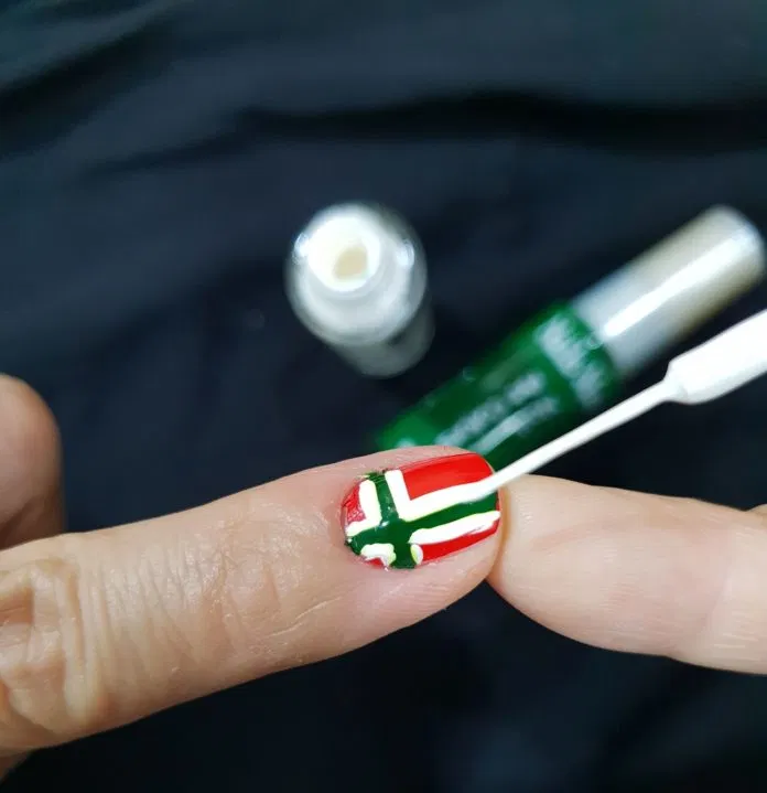 hướng dẫn sơn móng tay chào đón giáng sinh
