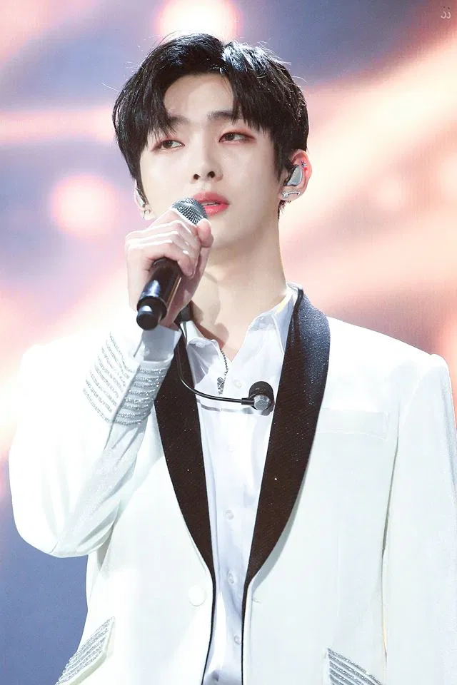 Yoon Ji Sung Wanna One