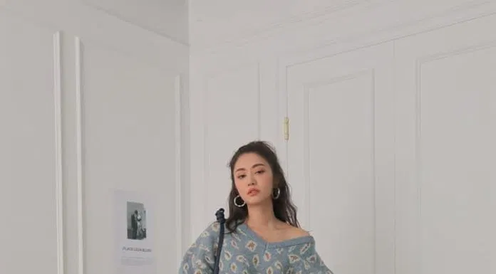Áo len cổ tim