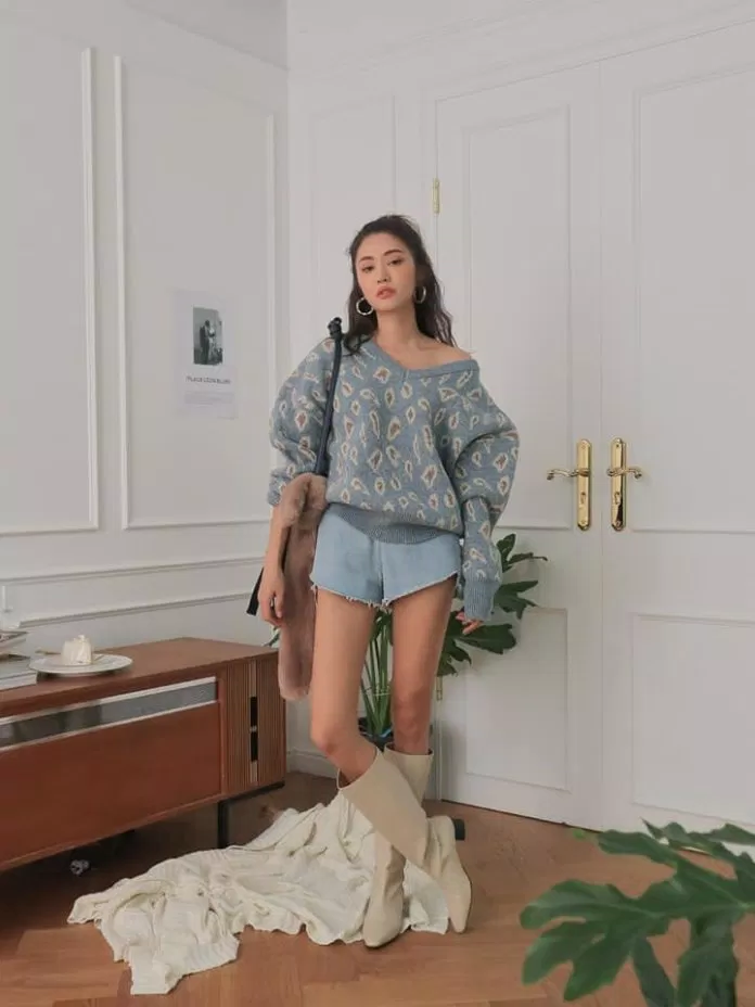 Áo len cổ tim