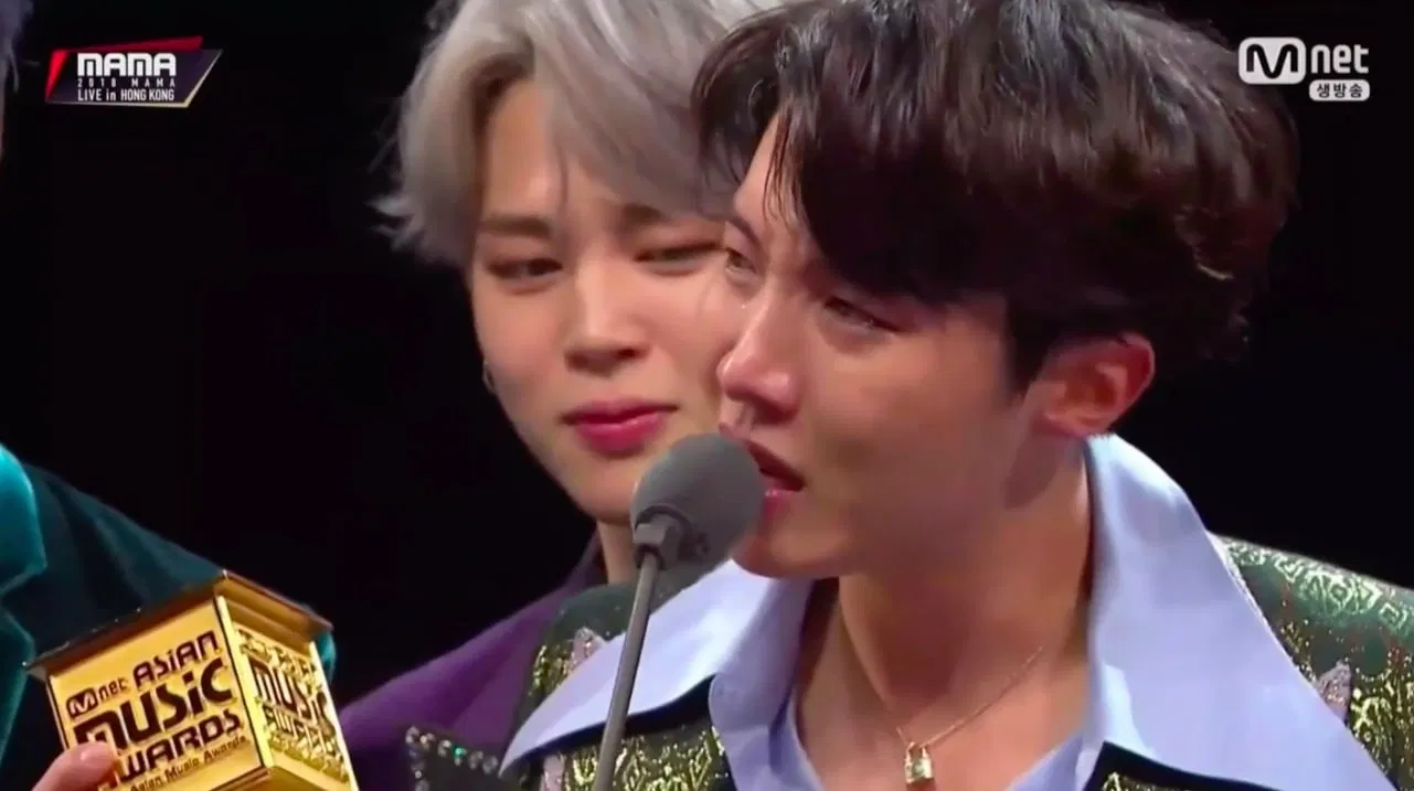 BTS MAMA 2018 Artist Of The Year J Hope tại MAMA 2018 Artist Of The Year