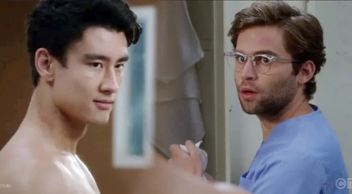 Schmico: Khi chàng bác sĩ châu Á nóng bỏng gặp chàng mọt sách châu Âu ngây thơ alex landi đam mỹ grey anatomy jake borelli Levi Schmitt nam thần Nico Kim phim âu mỹ Schmico tình yêu đồng tính TV series phim Mỹ