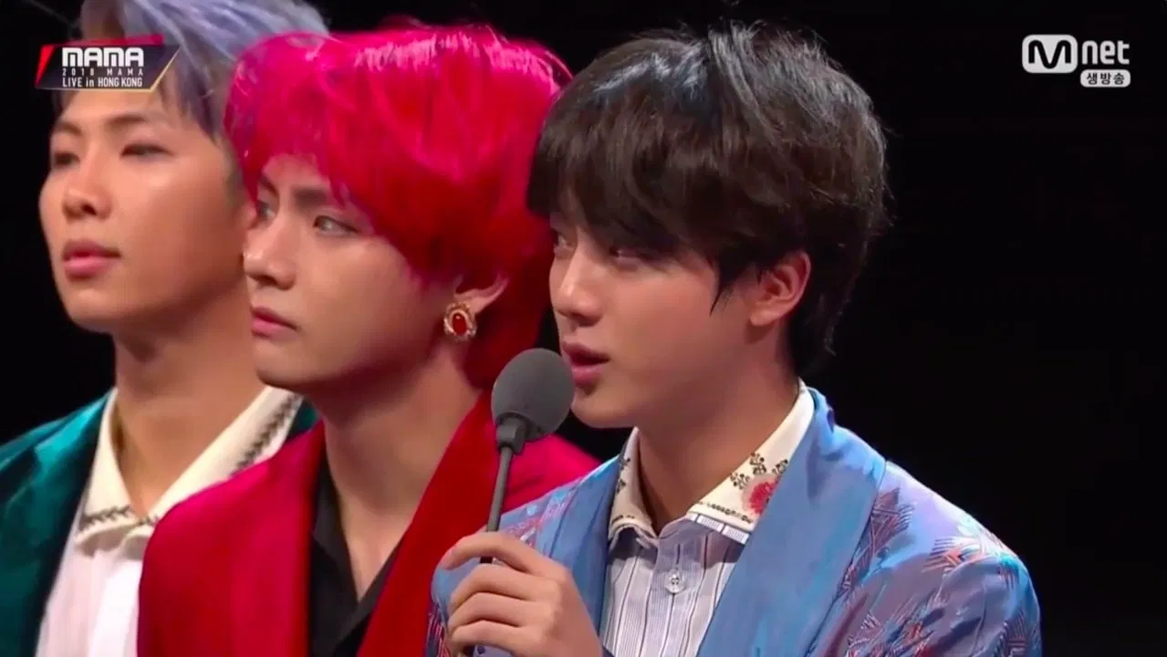 BTS MAMA 2018 Artist Of The Year Jin phát biểu tại MAMA 2018 Artist Of The Year