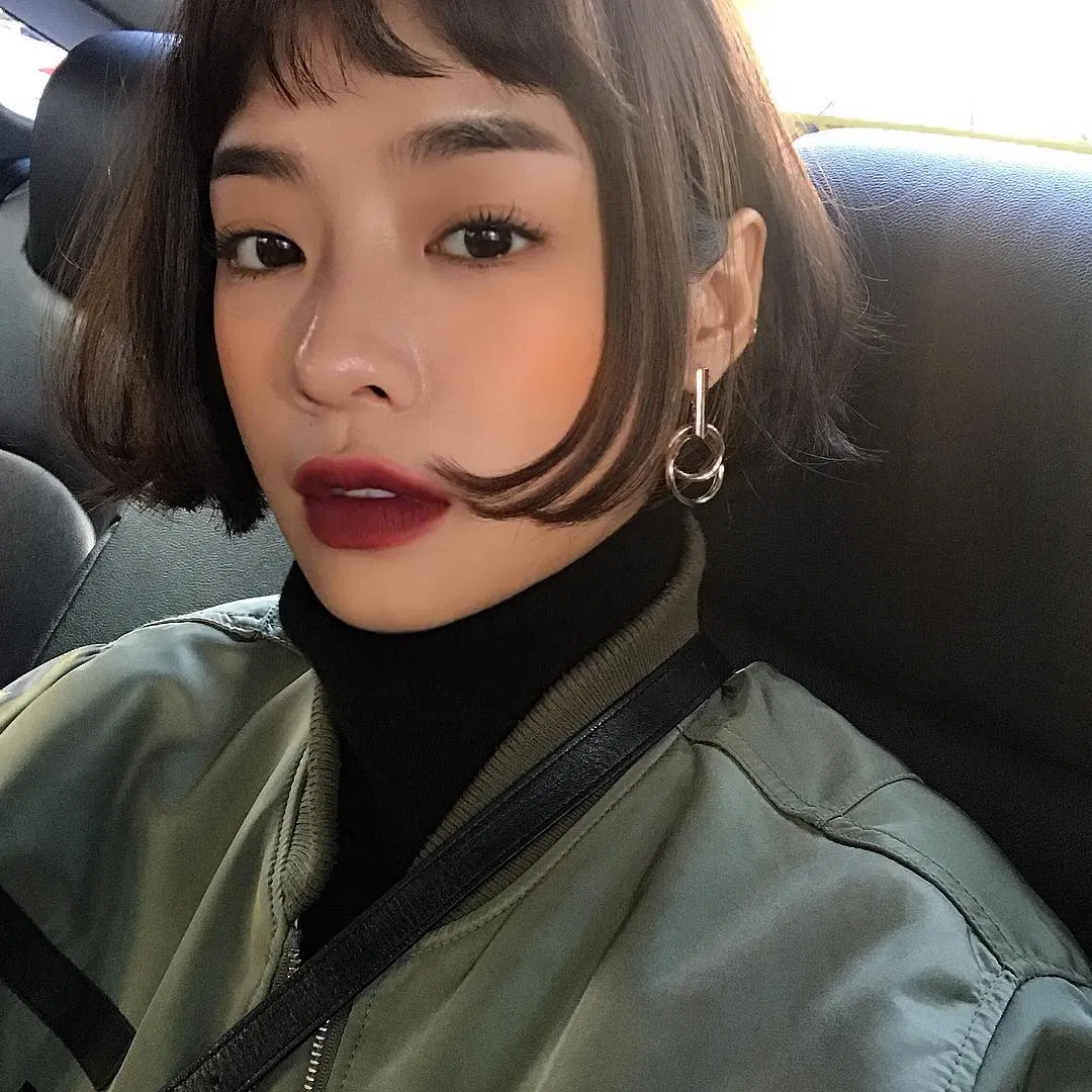 Màu son đỏ gạch mang lại cảm giác ấm áp hơn vào mùa đông. Nguồn: internet