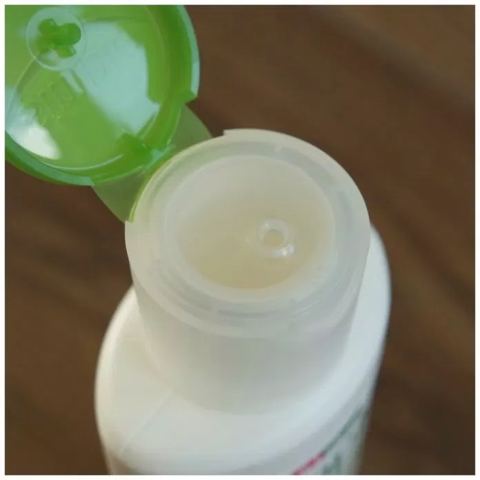 Thiết kế của Simple Kind To Skin Hydrating Light Moisturiser. (Nguồn: Internet)