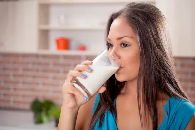 Bạn cần chú ý khi kết hợp bất kỳ thực phẩm nào với sữa. (Nguồn: Internet) Uống sữa sai cách
