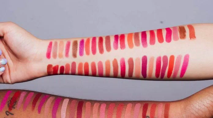 Son Colourpop Lippie Stix có bảng màu vô cùng đa dạng, phù hợp với mọi loại da (Ảnh: Internet)