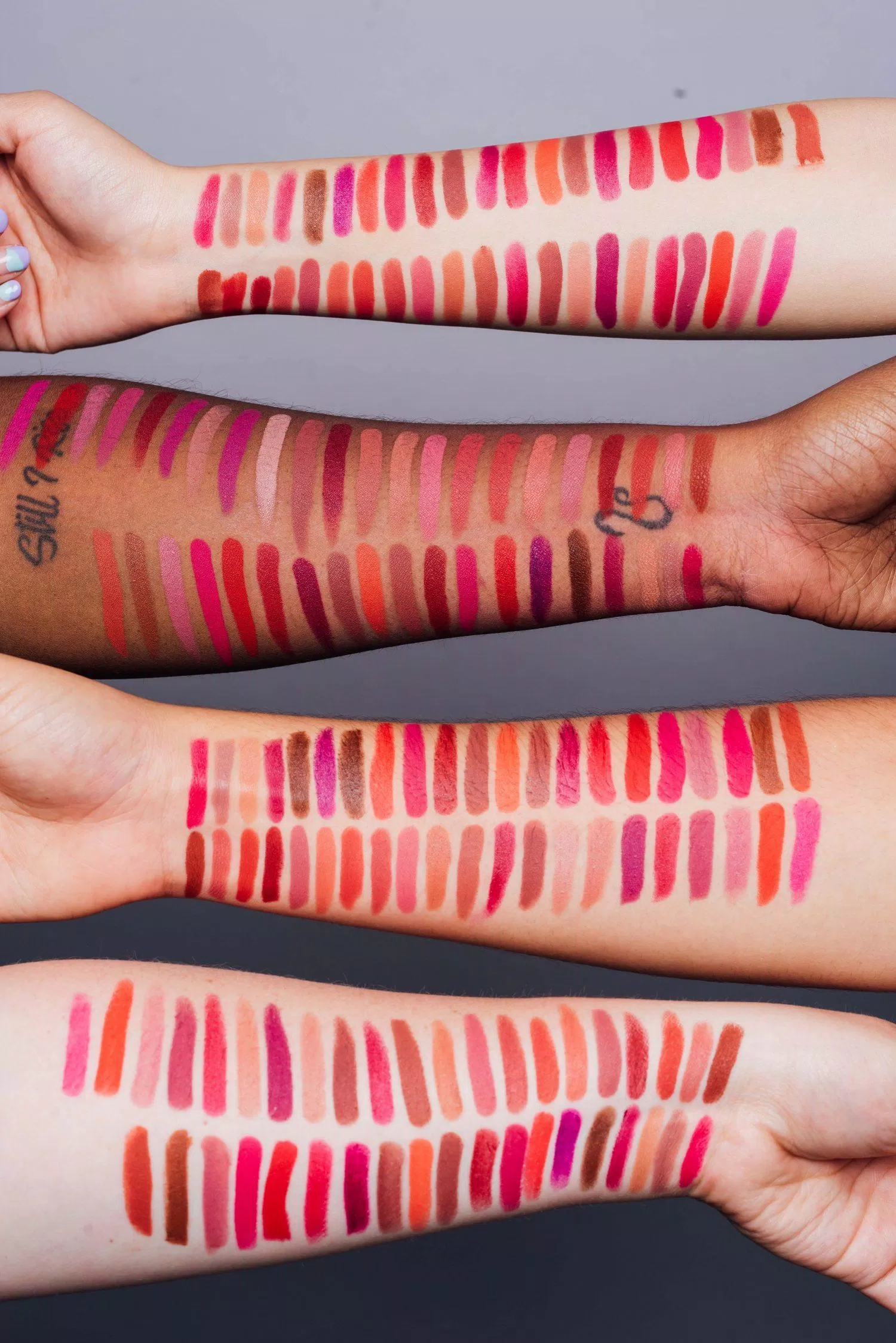 Son Colourpop Lippie Stix có bảng màu vô cùng đa dạng, phù hợp với mọi loại da (Ảnh: Internet)