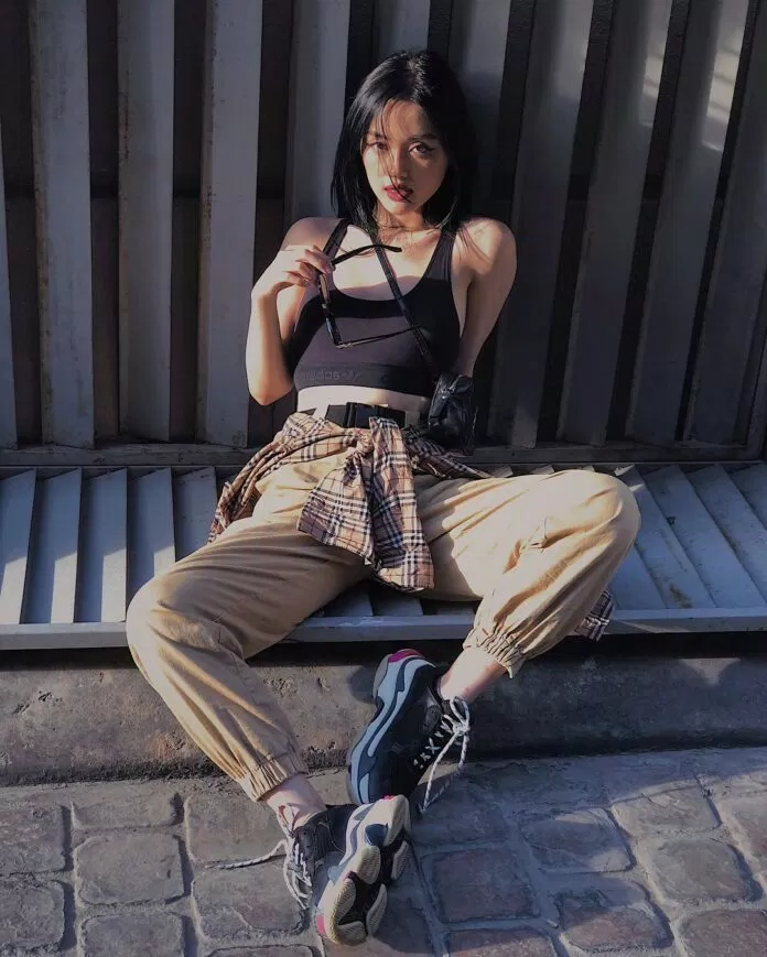 balenciaga-triple-s-ngoi-sao-696x869.jpg