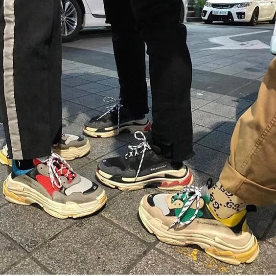 title Balenciaga Triple S