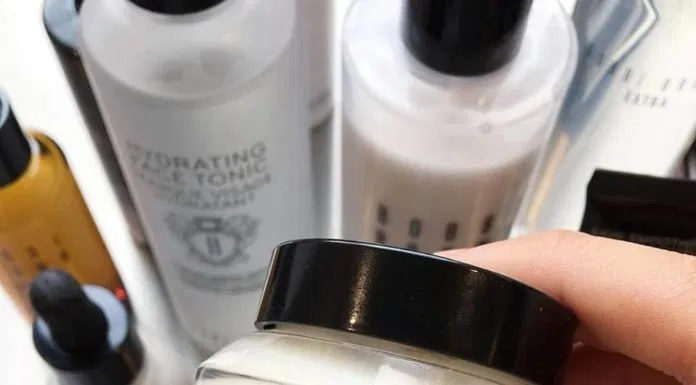 Bobbi Brown Vitamin Enriched Face Base
