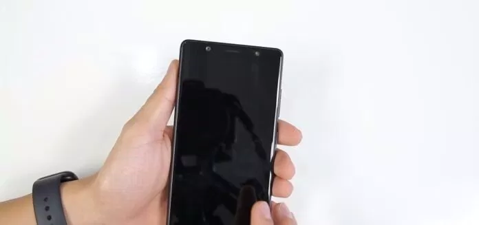 Mặt trước BlackBerry Evolve