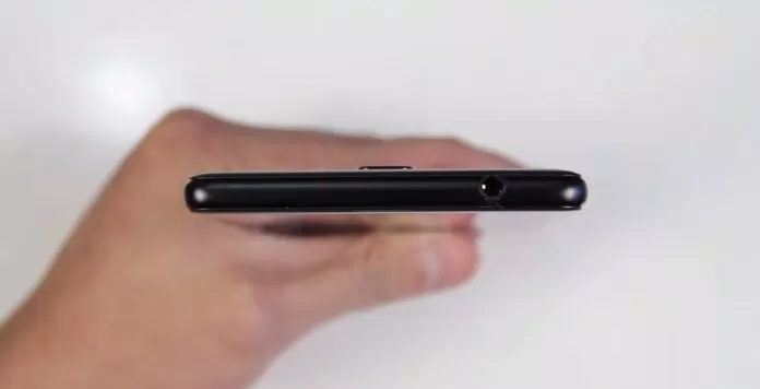 Cạnh trên của BlackBerry Evolve