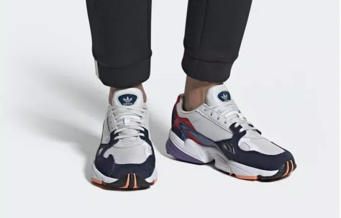 title Giày Adidas Falcon