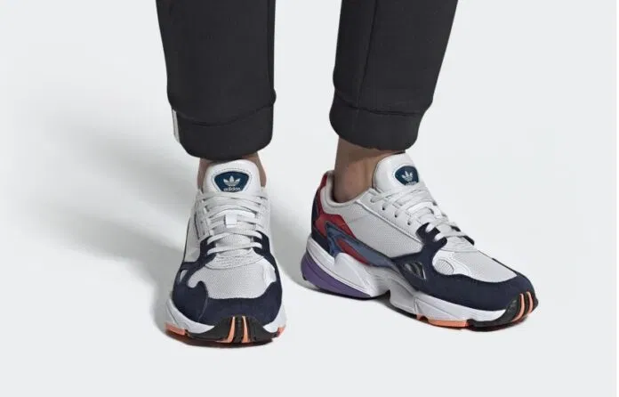 title Giày Adidas Falcon