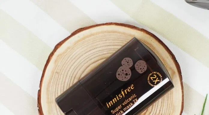 Innisfree Super Volcanic Stick Mask 2X có giá thành phải chăng và dễ tìm mua.