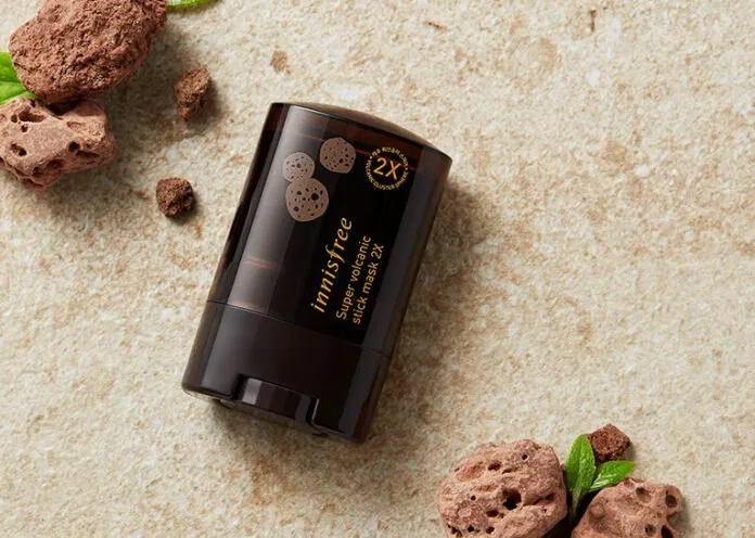 Tro núi lửa và đất sét đảo Jeju là thành phần chính tạo nên đặc trưng của sản phẩm.