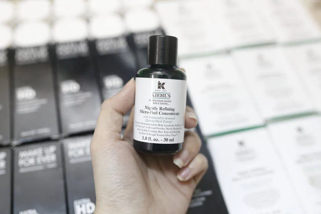 Review tinh chất tái tạo da ban đêm Kiehls Nightly Refining Micro-Peel Concentrate Alcohol Denat ban đêm cải thiện độ ẩm căng bóng cây thường phong chanh chống lão hoá chống oxi hóa Collagen da khô da mịn màng da nhạy cảm da sáng mịn da thô ráp dưỡng ẩm da dưỡng ẩm sâu cho da dưỡng da dưỡng da ban đêm đường mía elastin giảm mụn glycerin hạt diêm mạch Hydroxyethyl Urea Kiehls làm đẹp da làn da lão hóa lemon Lỗ chân lông mềm mại mụn thâm mỹ phẩm nước cam Orange Phytic Acid Propanediol quả việt quất sản phẩm Serum Sugar Cane Surgar Maple tái tạo da tạo ẩm cho da tẩy tế bào chết tẩy tế bào chết hóa học tế bào chết thiết kế thương hiệu tinh chất tinh chất dưỡng da tinh chất dưỡng da ban đêm kiehls nightly refining micro peel concentrate tinh chất tái tạo da tinh chất tái tạo da ban đêm tinh chất tái tạo da kiehls nightly refining micro peel concentrate trẻ hóa làn da Vaccinium Myrtillus
