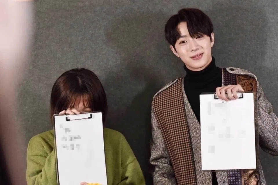 Việc làm đầu tiên khi bước sang tuổi trưởng thành là tự thưởng cho bản thân một món quà mừng tuổi mới (Ảnh: Sina)