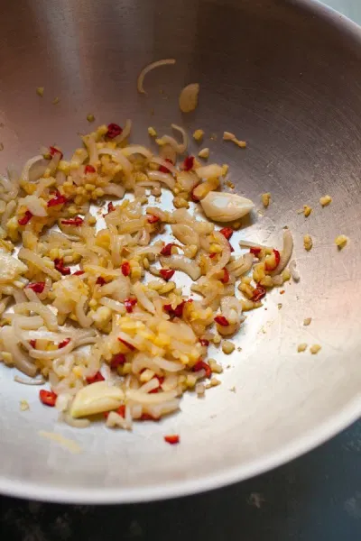 Trộn nước sốt