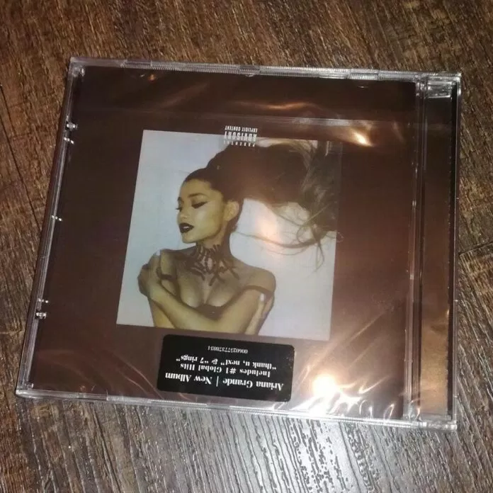 bìa album thank you, next thank you, next