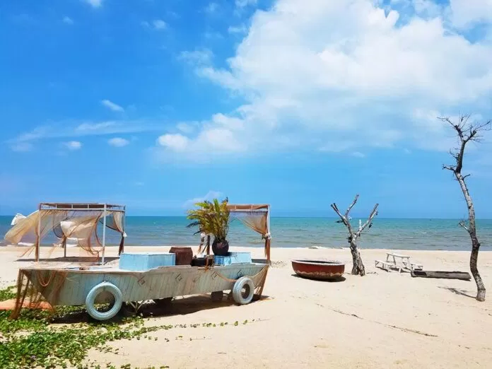 Biển Cam Bình