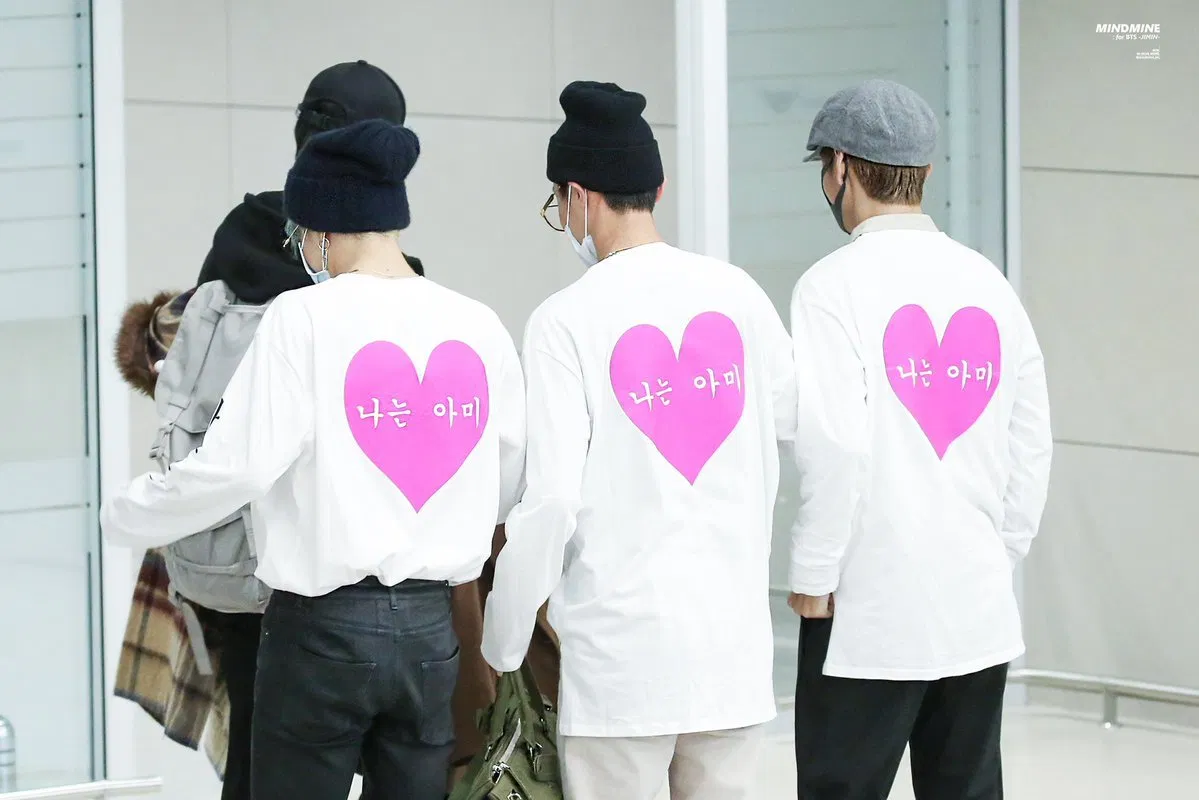 BTS tại sân bay sau khi về nước