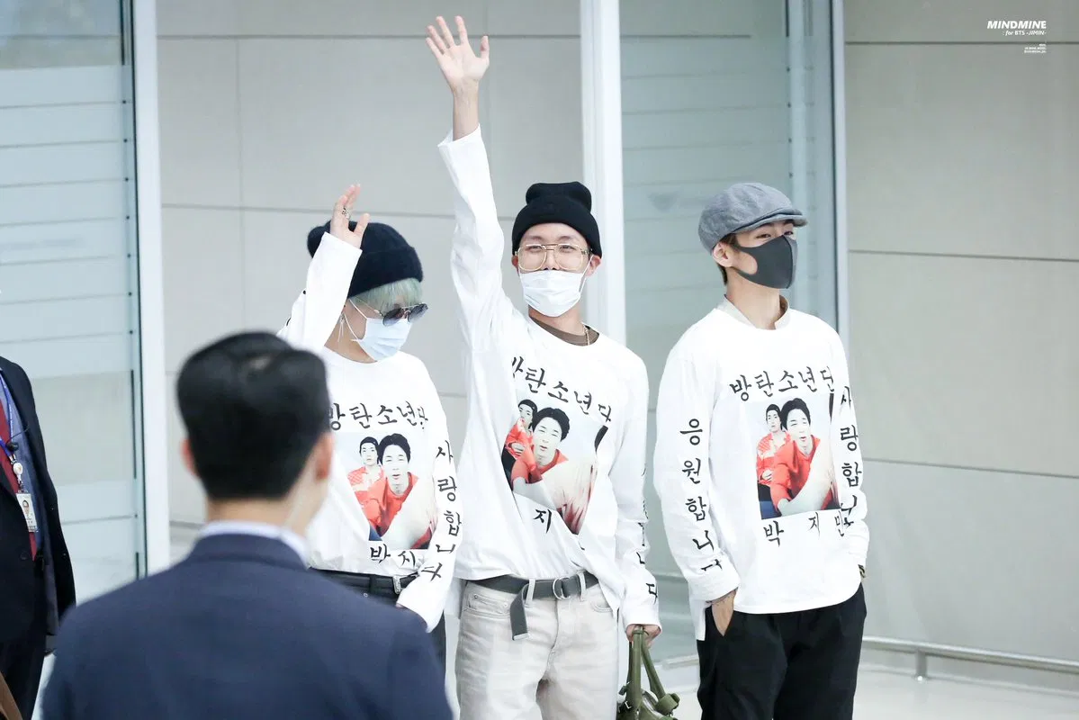 BTS tại sân bay sau khi về nước